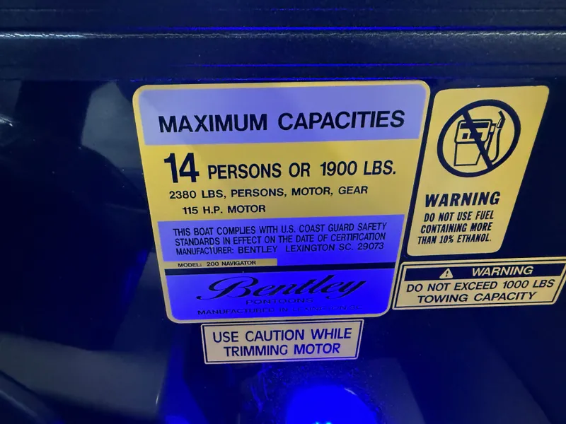 Slide: The Image of Bentley Pontoons Legacy 200 Navigator Quad Lounge & Honda 4-Stroke EFI 2025 - 18