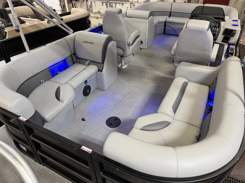 Slide: The Image of Bentley Pontoons Legacy 200 Navigator Quad Lounge & Honda 4-Stroke EFI 2025 - 21