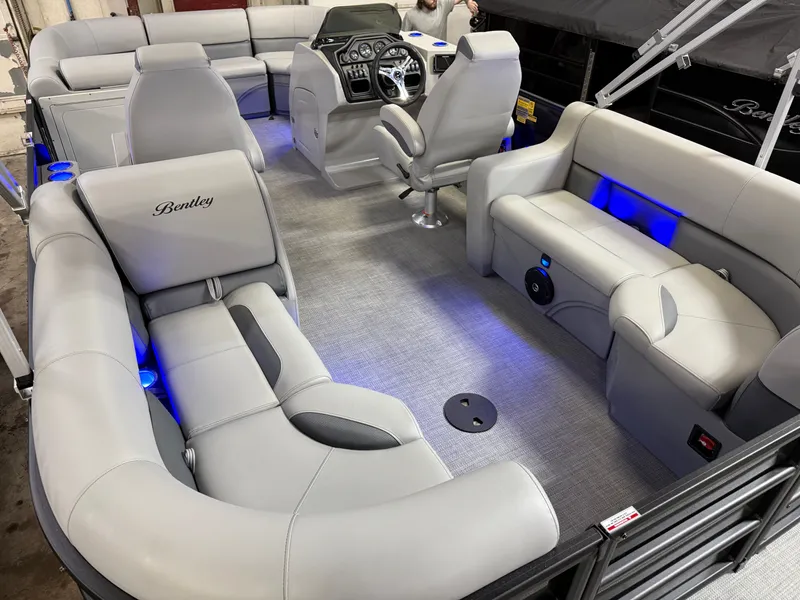 Slide: The Image of Bentley Pontoons Legacy 200 Navigator Quad Lounge & Honda 4-Stroke EFI 2025 - 22