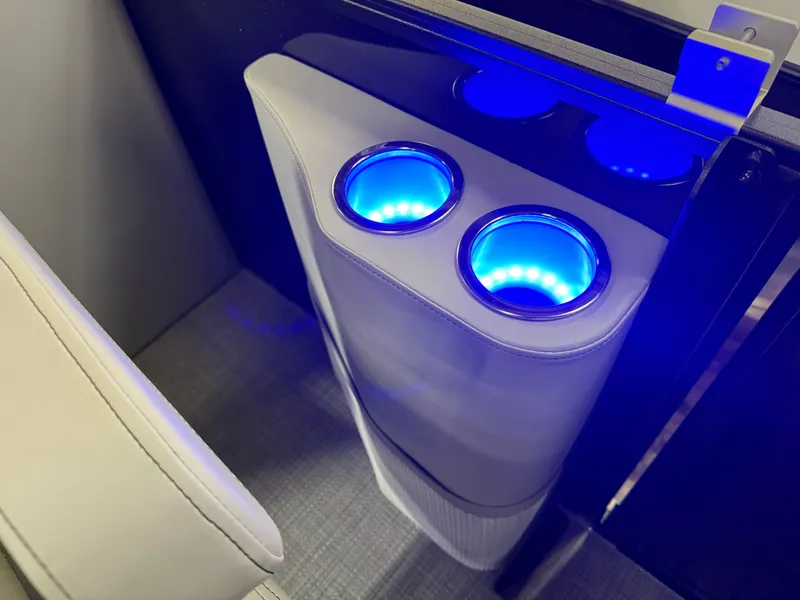 Slide: The Image of Bentley Pontoons Legacy 200 Navigator Quad Lounge & Honda 4-Stroke EFI 2025 - 23