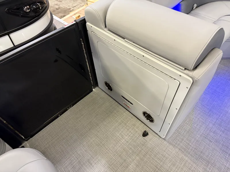 Slide: The Image of Bentley Pontoons Legacy 200 Navigator Quad Lounge & Honda 4-Stroke EFI 2025 - 24