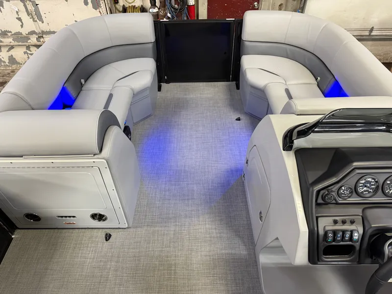 Slide: The Image of Bentley Pontoons Legacy 200 Navigator Quad Lounge & Honda 4-Stroke EFI 2025 - 27
