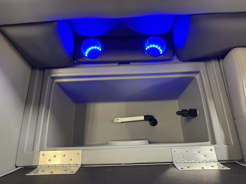 Slide: The Image of Bentley Pontoons Legacy 200 Navigator Quad Lounge & Honda 4-Stroke EFI 2025 - 28