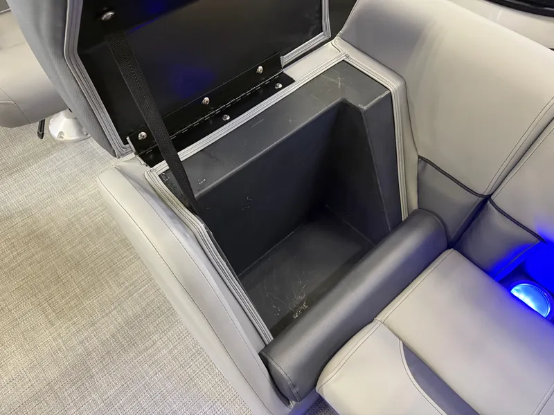 Slide: The Image of Bentley Pontoons Legacy 200 Navigator Quad Lounge & Honda 4-Stroke EFI 2025 - 29