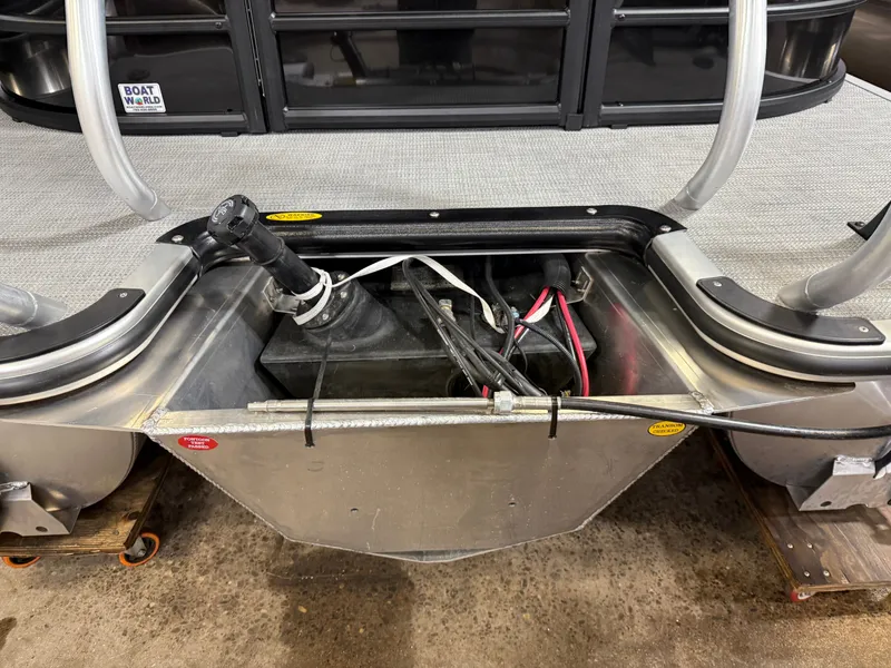 Slide: The Image of Bentley Pontoons Legacy 200 Navigator Quad Lounge & Honda 4-Stroke EFI 2025 - 33