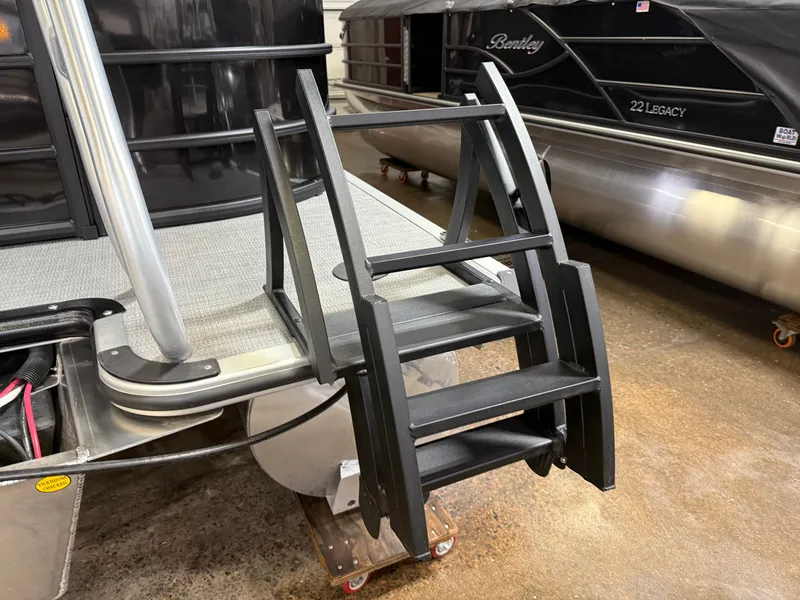 Slide: The Image of Bentley Pontoons Legacy 200 Navigator Quad Lounge & Honda 4-Stroke EFI 2025 - 35