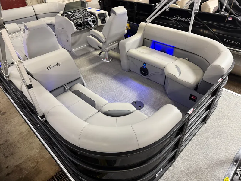 Slide: The Image of Bentley Pontoons Legacy 200 Navigator Quad Lounge & Honda 4-Stroke EFI 2025 - 4