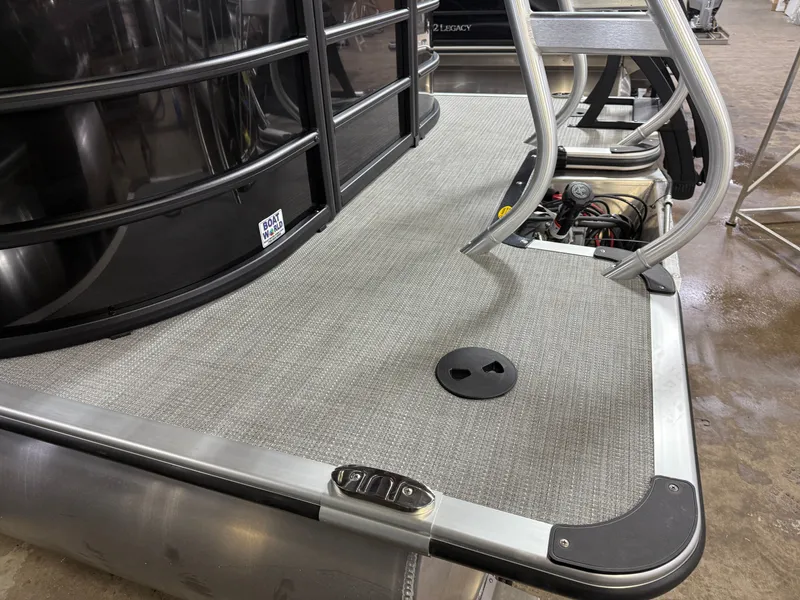 Slide: The Image of Bentley Pontoons Legacy 200 Navigator Quad Lounge & Honda 4-Stroke EFI 2025 - 41