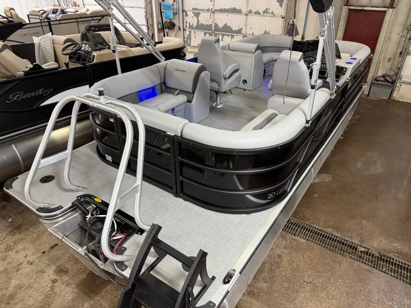 Slide: The Image of Bentley Pontoons Legacy 200 Navigator Quad Lounge & Honda 4-Stroke EFI 2025 - 42