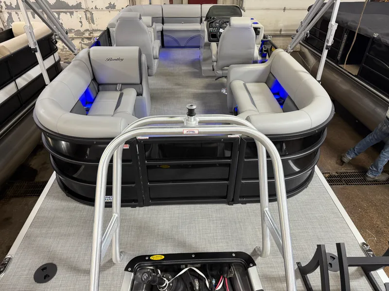 Slide: The Image of Bentley Pontoons Legacy 200 Navigator Quad Lounge & Honda 4-Stroke EFI 2025 - 6