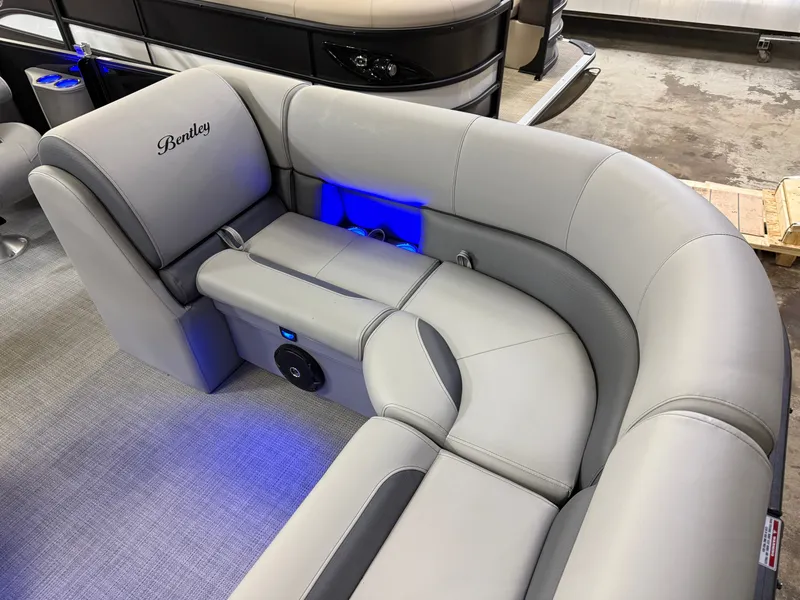 Slide: The Image of Bentley Pontoons Legacy 200 Navigator Quad Lounge & Honda 4-Stroke EFI 2025 - 9