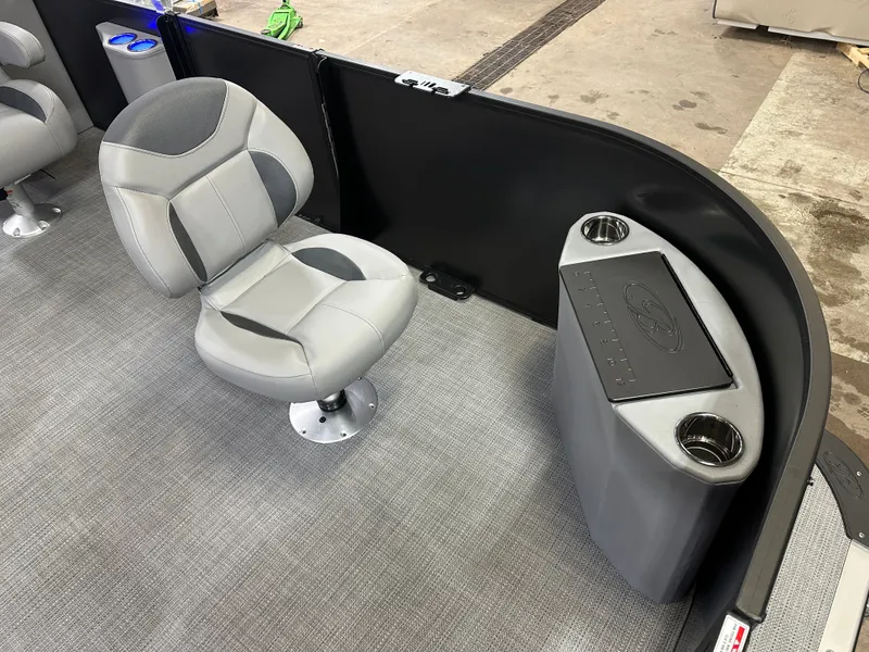 Slide: The Image of Bentley Pontoons Fish 200 Center Walkthrough & Honda 4-Stroke EFI 2025 - 10