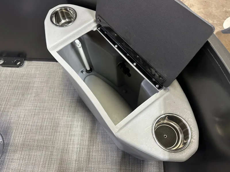 Slide: The Image of Bentley Pontoons Fish 200 Center Walkthrough & Honda 4-Stroke EFI 2025 - 11