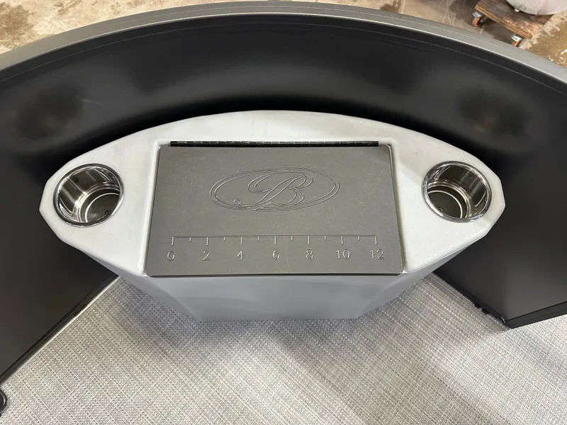 Slide: The Image of Bentley Pontoons Fish 200 Center Walkthrough & Honda 4-Stroke EFI 2025 - 15