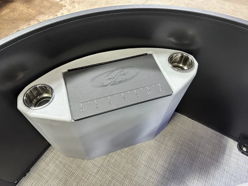 Slide: The Image of Bentley Pontoons Fish 200 Center Walkthrough & Honda 4-Stroke EFI 2025 - 18