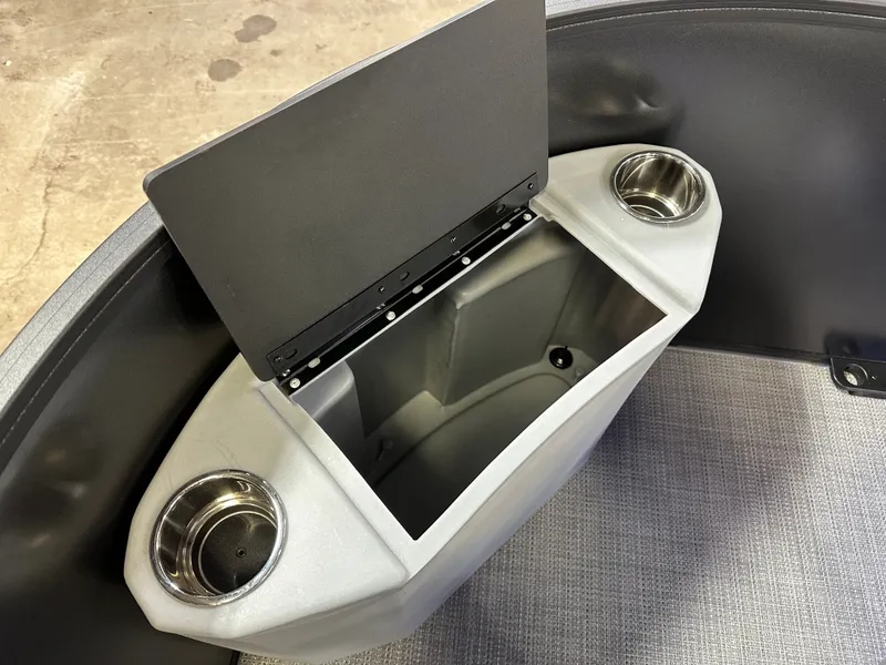 Slide: The Image of Bentley Pontoons Fish 200 Center Walkthrough & Honda 4-Stroke EFI 2025 - 19