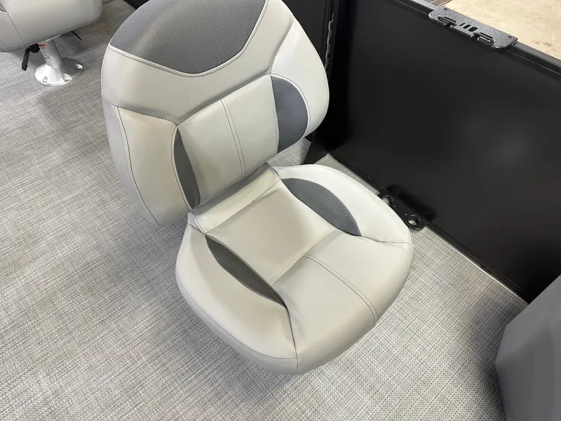 Slide: The Image of Bentley Pontoons Fish 200 Center Walkthrough & Honda 4-Stroke EFI 2025 - 22