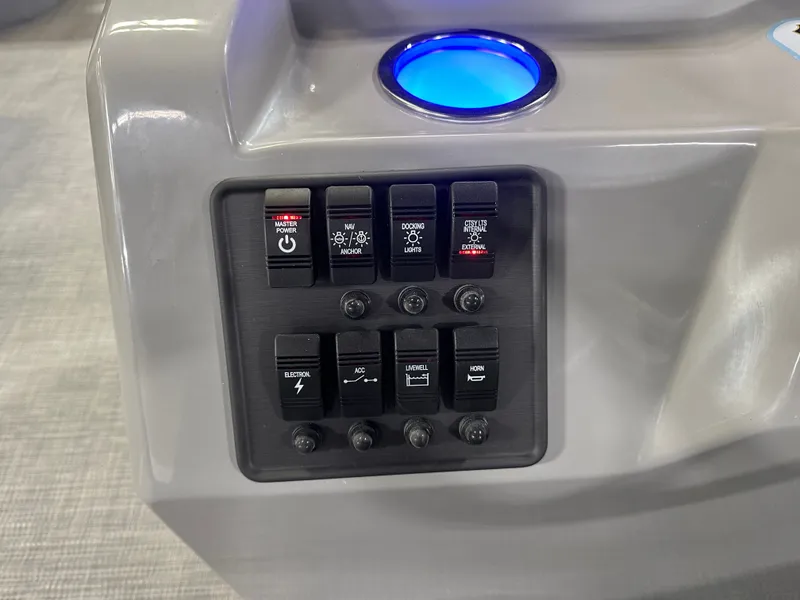 Slide: The Image of Bentley Pontoons Fish 200 Center Walkthrough & Honda 4-Stroke EFI 2025 - 27