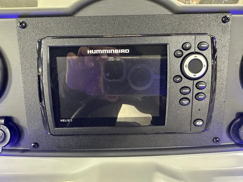 Slide: The Image of Bentley Pontoons Fish 200 Center Walkthrough & Honda 4-Stroke EFI 2025 - 29