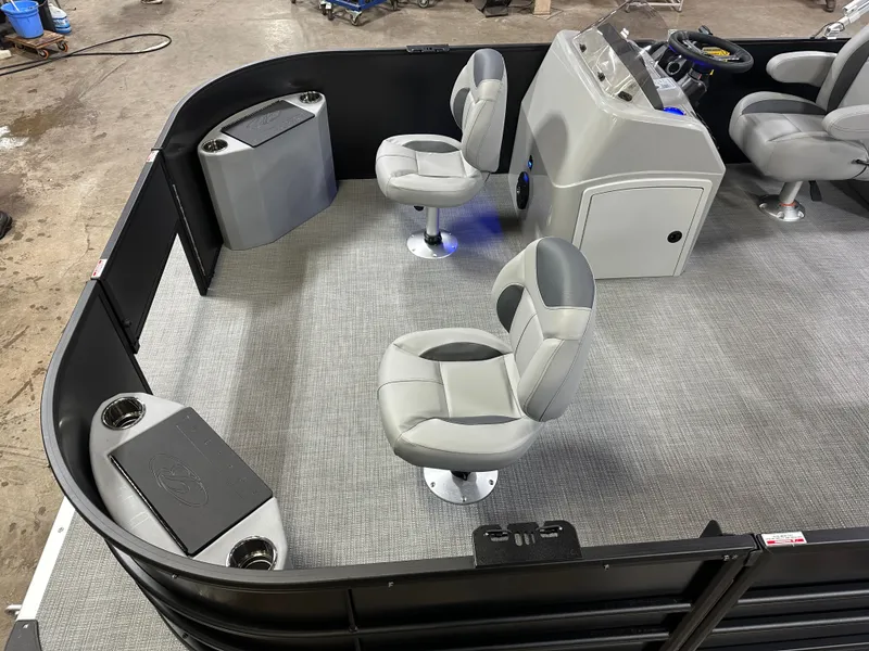 Slide: The Image of Bentley Pontoons Fish 200 Center Walkthrough & Honda 4-Stroke EFI 2025 - 3