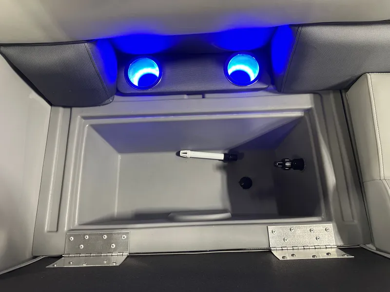 Slide: The Image of Bentley Pontoons Fish 200 Center Walkthrough & Honda 4-Stroke EFI 2025 - 37