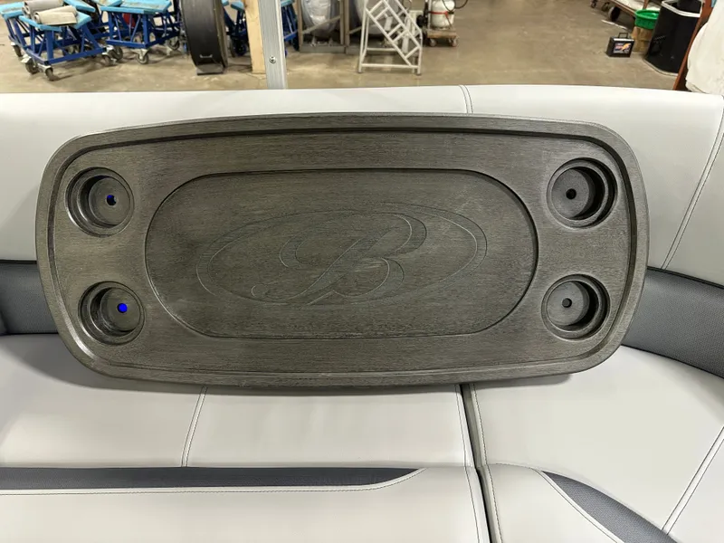 Slide: The Image of Bentley Pontoons Fish 200 Center Walkthrough & Honda 4-Stroke EFI 2025 - 43