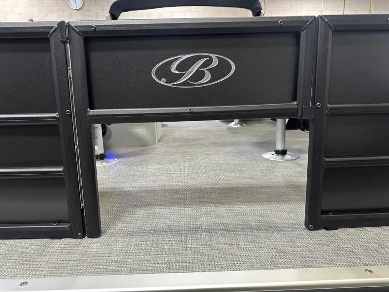 Slide: The Image of Bentley Pontoons Fish 200 Center Walkthrough & Honda 4-Stroke EFI 2025 - 48