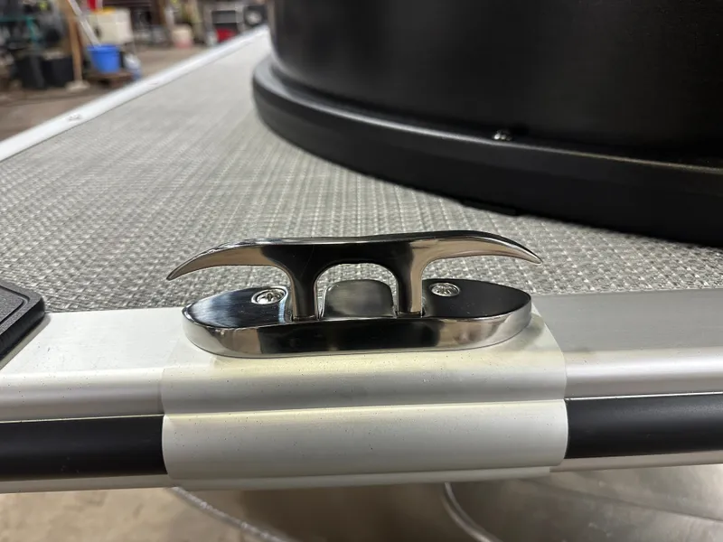 Slide: The Image of Bentley Pontoons Fish 200 Center Walkthrough & Honda 4-Stroke EFI 2025 - 49