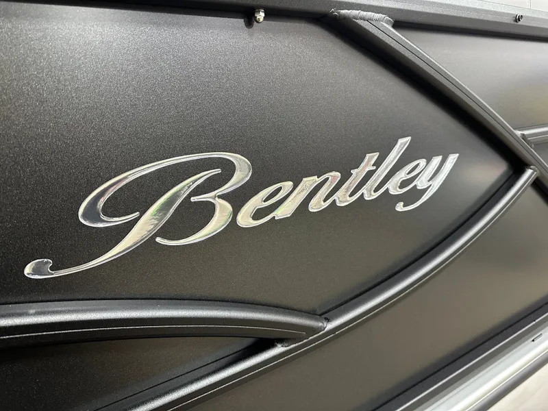 Slide: The Image of Bentley Pontoons Fish 200 Center Walkthrough & Honda 4-Stroke EFI 2025 - 51