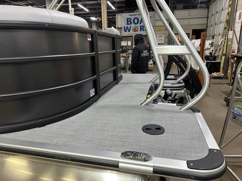 Slide: The Image of Bentley Pontoons Fish 200 Center Walkthrough & Honda 4-Stroke EFI 2025 - 52