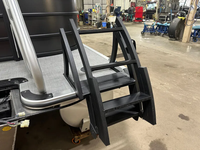 Slide: The Image of Bentley Pontoons Fish 200 Center Walkthrough & Honda 4-Stroke EFI 2025 - 57