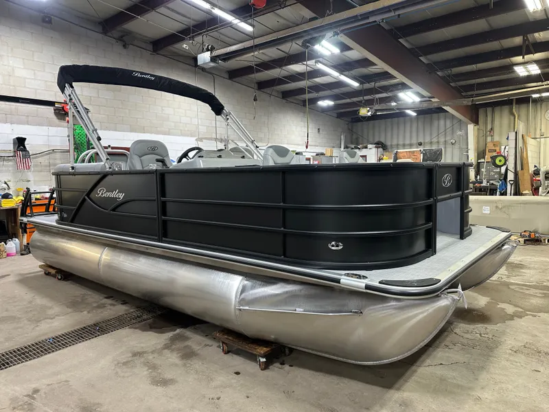 Slide: The Image of Bentley Pontoons Fish 200 Center Walkthrough & Honda 4-Stroke EFI 2025 - 60