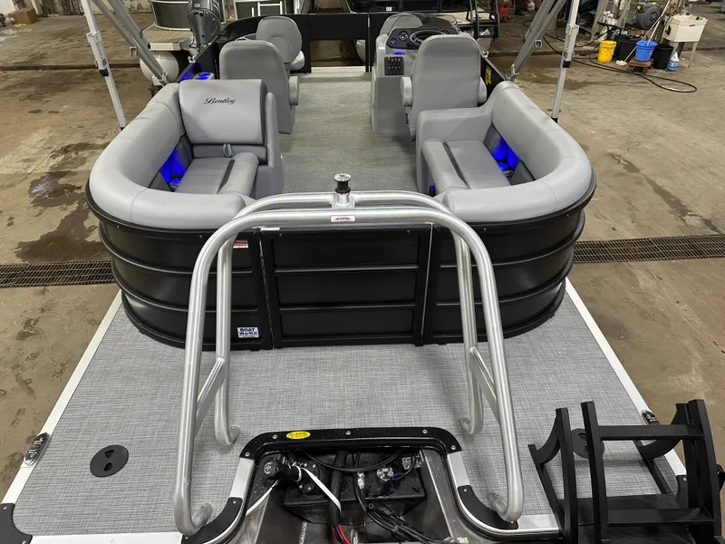 Slide: The Image of Bentley Pontoons Fish 200 Center Walkthrough & Honda 4-Stroke EFI 2025 - 7