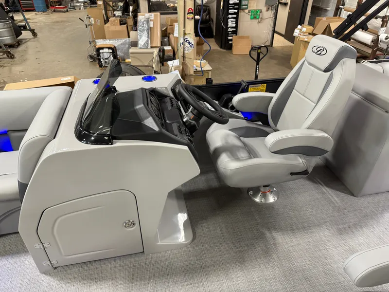 Slide: The Image of Bentley Pontoons Legacy 220 Navigator Quad Lounge & Honda 4-Stroke EFI 2025 - 11