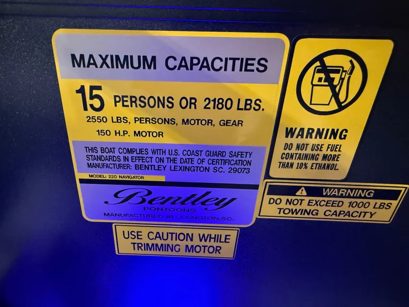Slide: The Image of Bentley Pontoons Legacy 220 Navigator Quad Lounge & Honda 4-Stroke EFI 2025 - 16