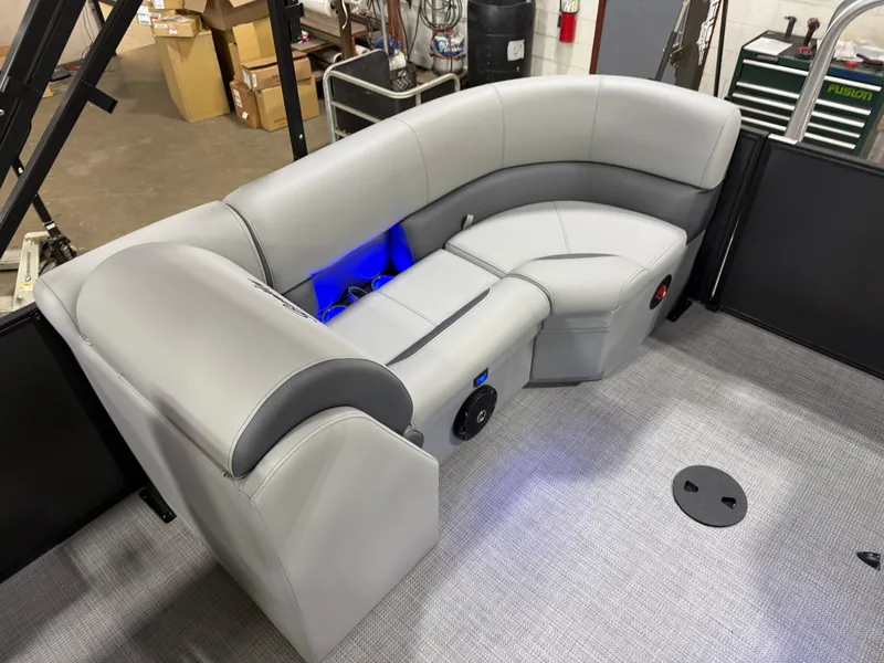 Slide: The Image of Bentley Pontoons Legacy 220 Navigator Quad Lounge & Honda 4-Stroke EFI 2025 - 17