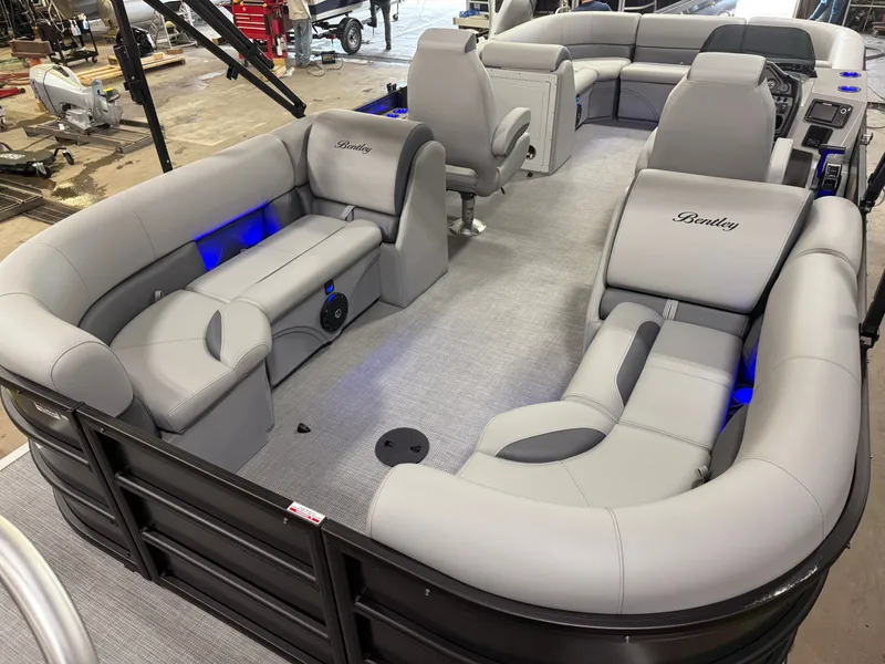 Slide: The Image of Bentley Pontoons Legacy 220 Navigator Quad Lounge & Honda 4-Stroke EFI 2025 - 20