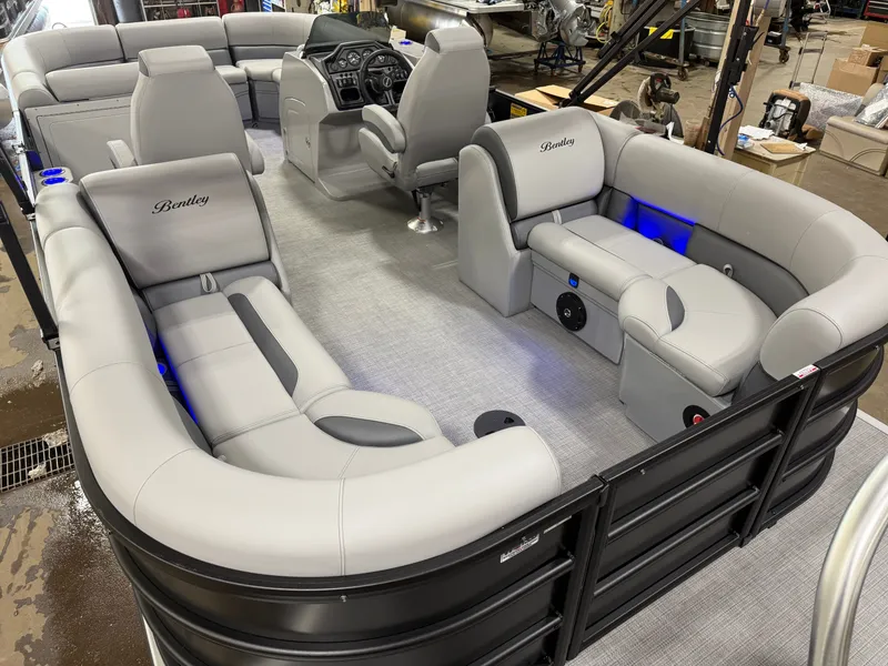 Slide: The Image of Bentley Pontoons Legacy 220 Navigator Quad Lounge & Honda 4-Stroke EFI 2025 - 21