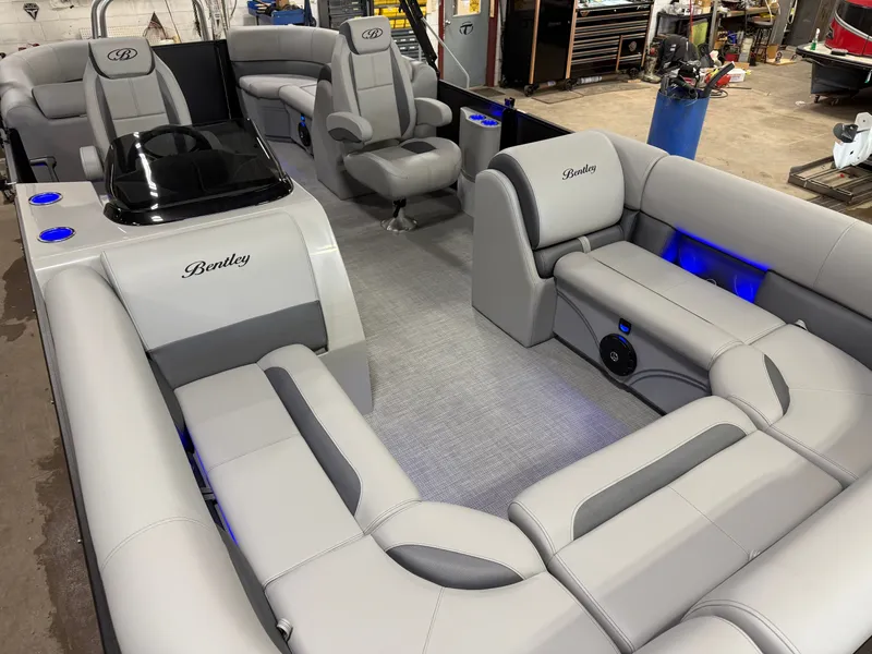 Slide: The Image of Bentley Pontoons Legacy 220 Navigator Quad Lounge & Honda 4-Stroke EFI 2025 - 28