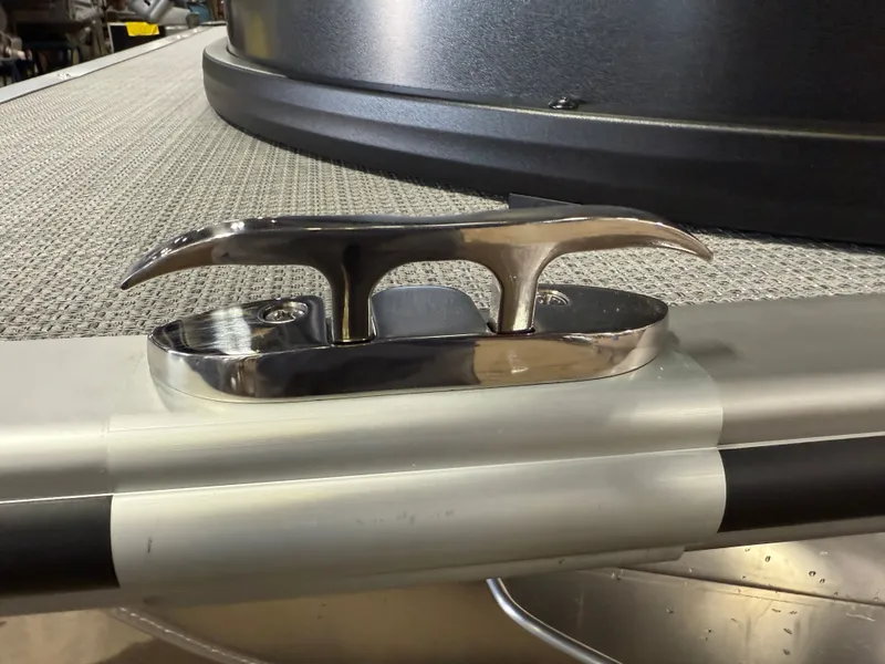 Slide: The Image of Bentley Pontoons Legacy 220 Navigator Quad Lounge & Honda 4-Stroke EFI 2025 - 30