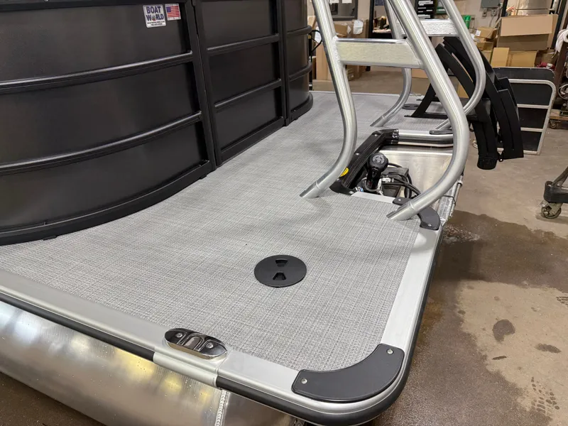 Slide: The Image of Bentley Pontoons Legacy 220 Navigator Quad Lounge & Honda 4-Stroke EFI 2025 - 35