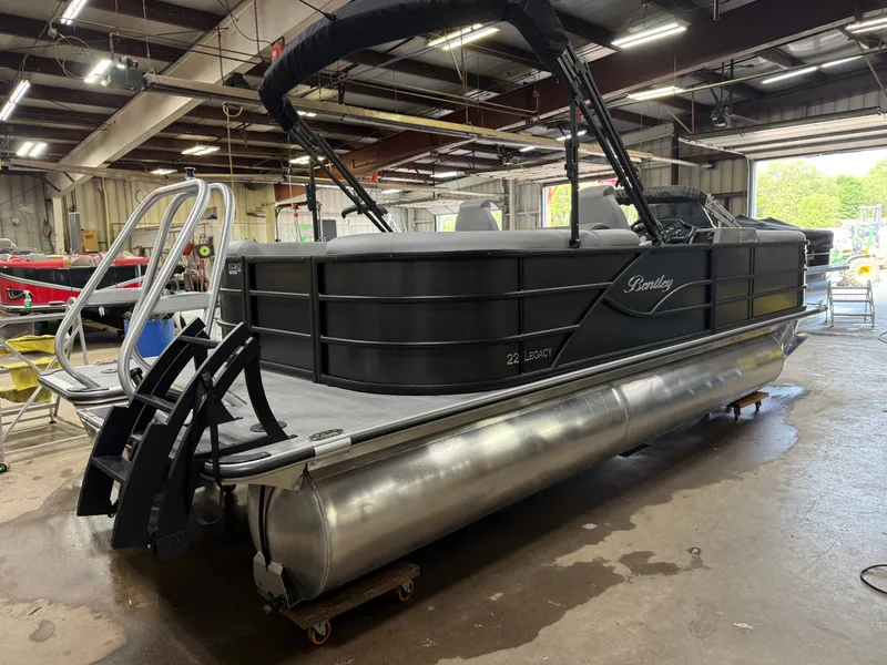 Slide: The Image of Bentley Pontoons Legacy 220 Navigator Quad Lounge & Honda 4-Stroke EFI 2025 - 40