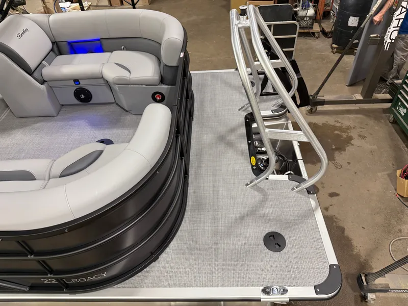 Slide: The Image of Bentley Pontoons Legacy 220 Navigator Quad Lounge & Honda 4-Stroke EFI 2025 - 5