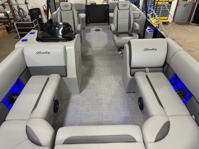 Slide: The Image of Bentley Pontoons Legacy 220 Navigator Quad Lounge & Honda 4-Stroke EFI 2025 - 7