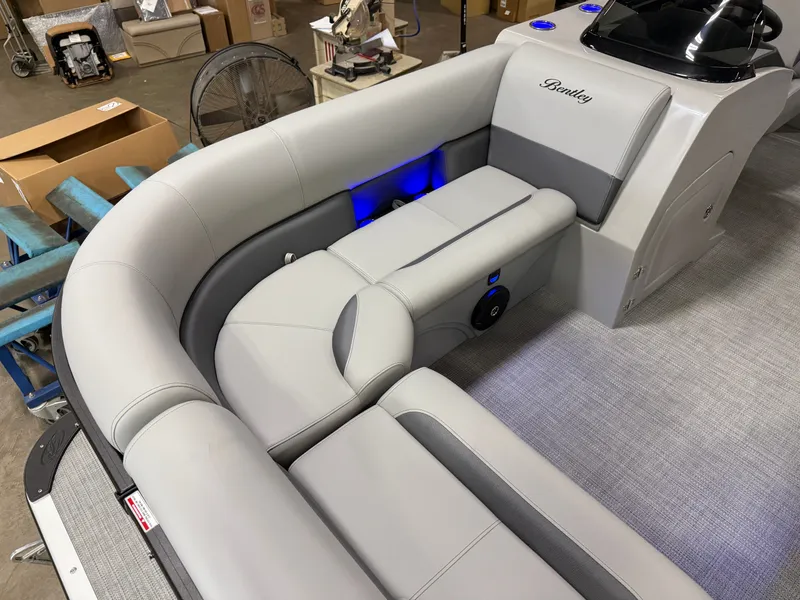 Slide: The Image of Bentley Pontoons Legacy 220 Navigator Quad Lounge & Honda 4-Stroke EFI 2025 - 8