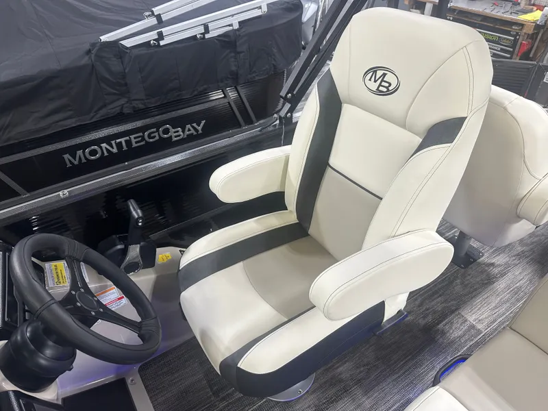 Slide: The Image of Montego Bay 8522 Fish & Cruise Deluxe Pontoon & Honda 4-Stroke EFI 2025 - 10