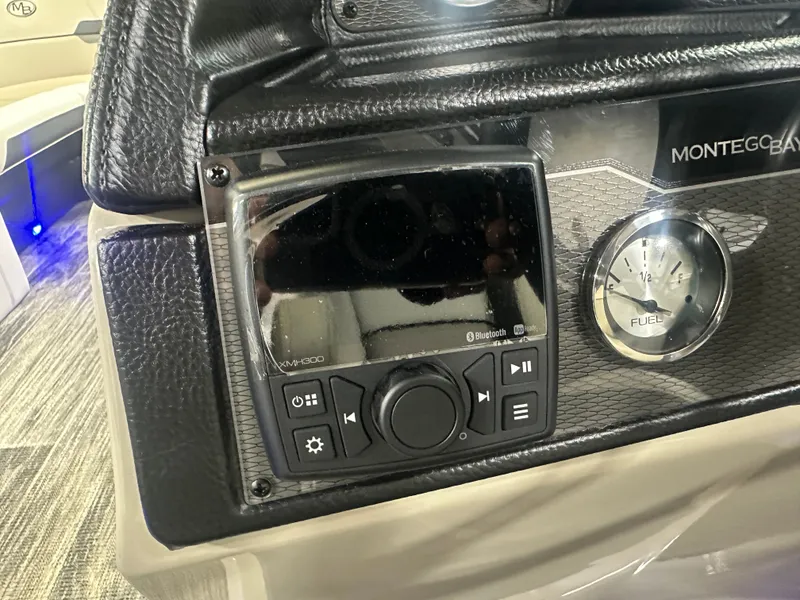 Slide: The Image of Montego Bay 8522 Fish & Cruise Deluxe Pontoon & Honda 4-Stroke EFI 2025 - 12