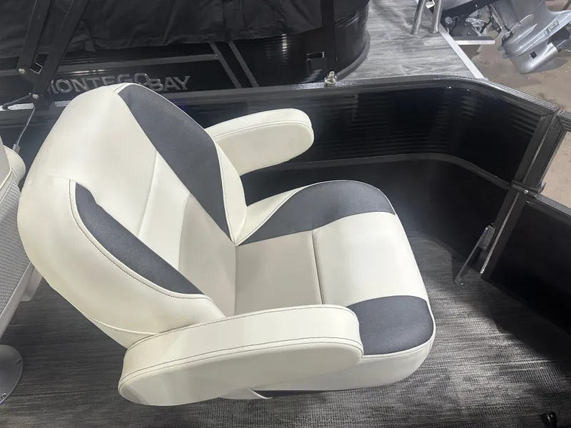 Slide: The Image of Montego Bay 8522 Fish & Cruise Deluxe Pontoon & Honda 4-Stroke EFI 2025 - 19