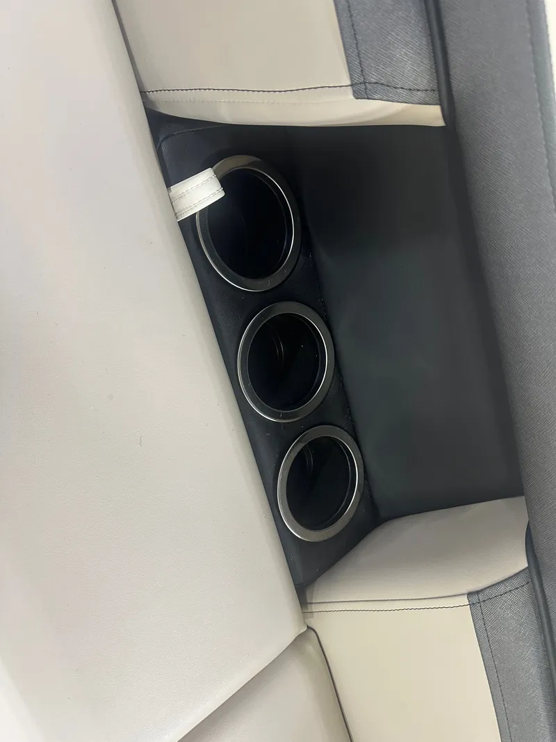 Slide: The Image of Montego Bay 8522 Fish & Cruise Deluxe Pontoon & Honda 4-Stroke EFI 2025 - 22