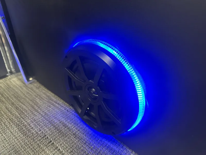 Slide: The Image of Montego Bay 8522 Fish & Cruise Deluxe Pontoon & Honda 4-Stroke EFI 2025 - 28